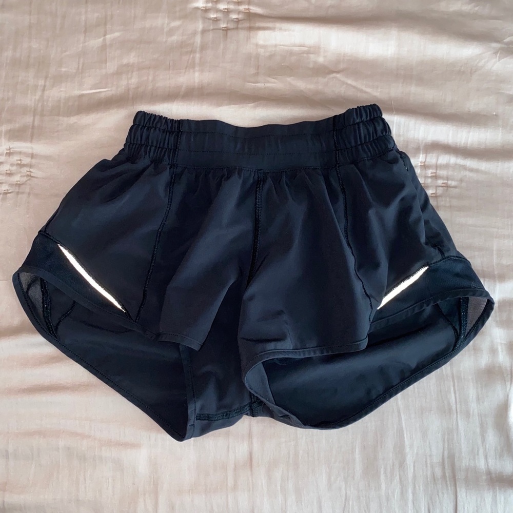 lululemon hotty hot shorts in black